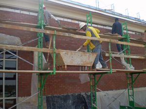 Elevating scaffolding for masonry