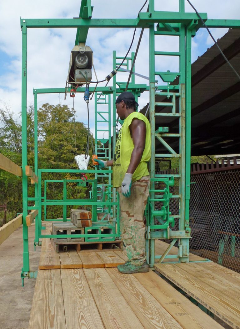 Material Hoist System For HeavyDuty NonStop Scaffolding