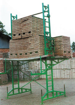 Heavy-Duty elevating scaffold load test